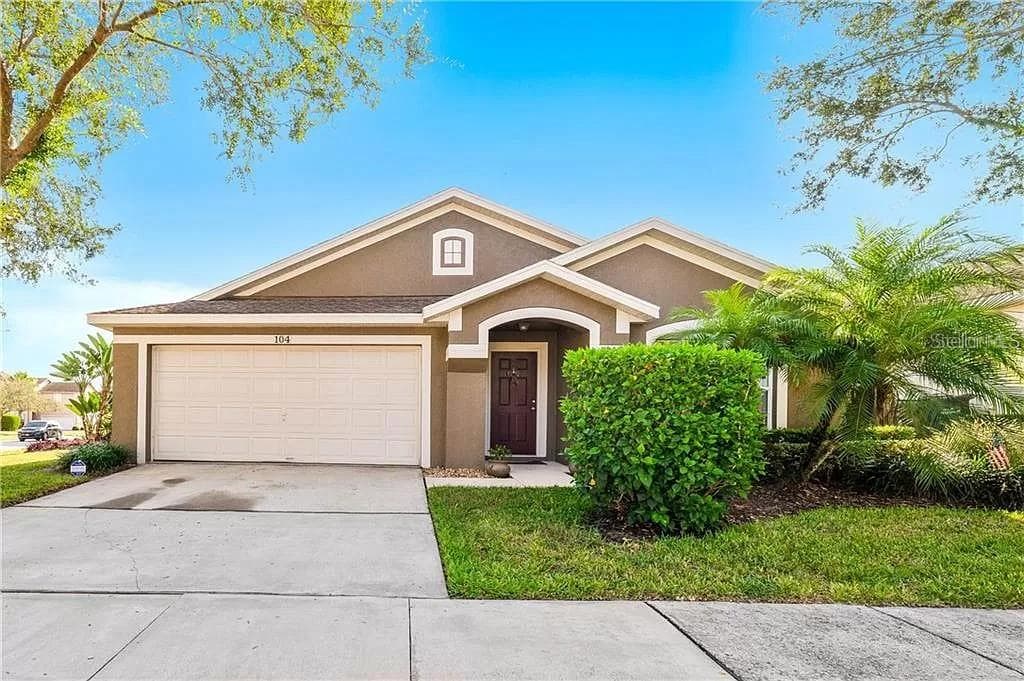 104 CASTLEMAIN CIRCLE DAVENPORT, FL 33897