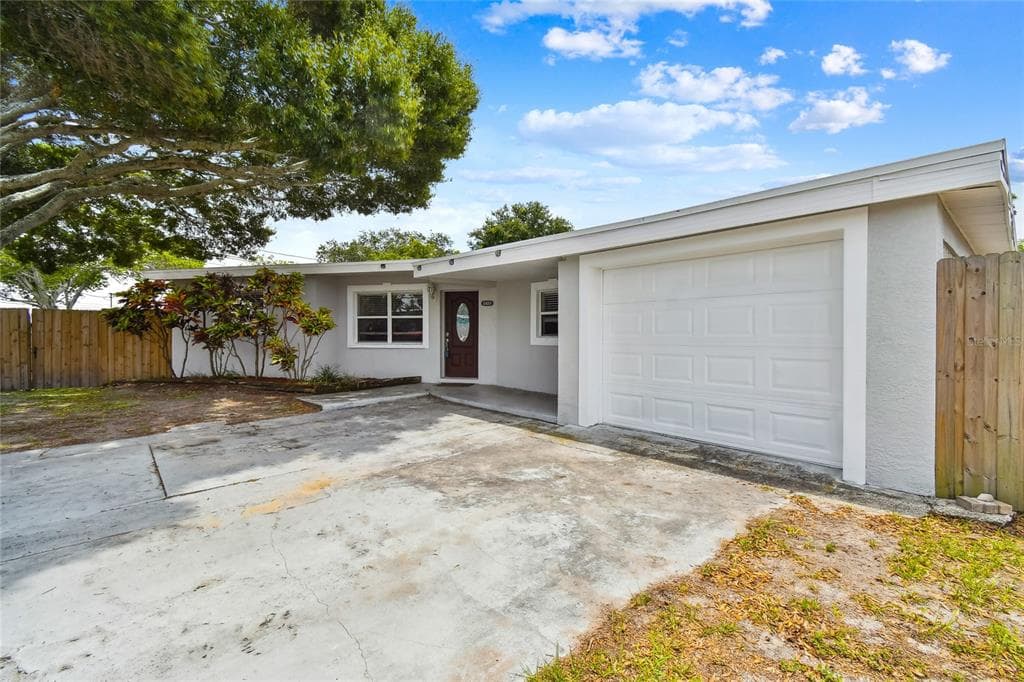 11450 124TH TERRACE SEMINOLE, FL 33778