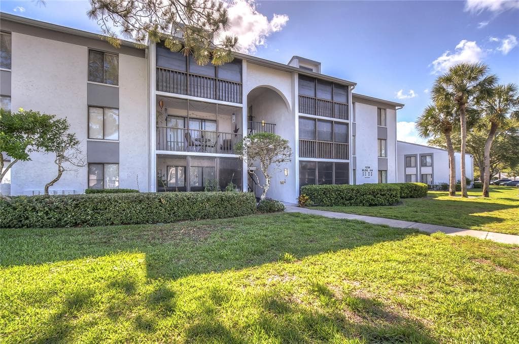 1236 PINE RIDGE CIRCLE W UNIT E3 TARPON SPRINGS, FL 34688