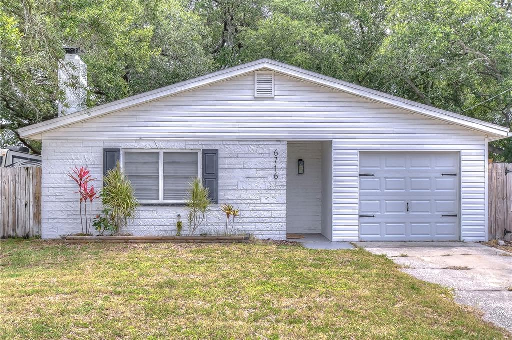 6716 S DAUPHIN AVENUE TAMPA, FL 33611