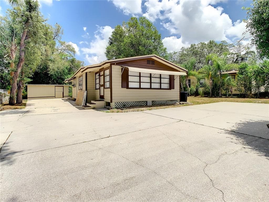 5138 WHITEWAY DRIVE TAMPA, FL 33617