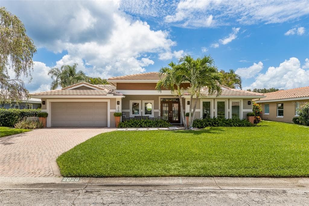 2020 MICHIGAN AVENUE NE ST PETERSBURG, FL 33703