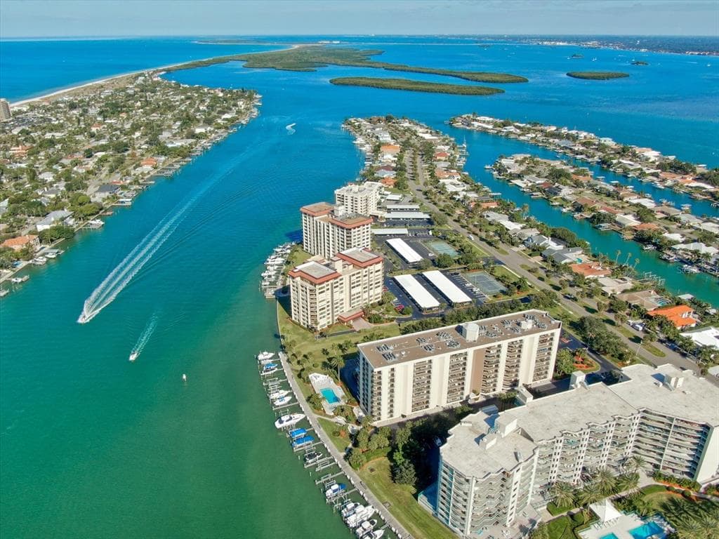 690 ISLAND WAY UNIT 311 CLEARWATER BEACH, FL 33767