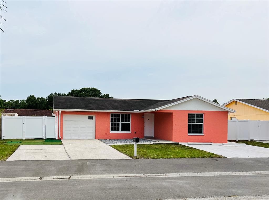 10114 CHIMNEY HILL COURT TAMPA, FL 33615