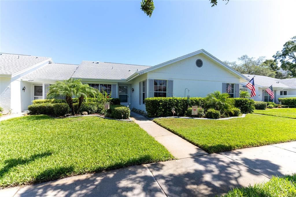 4211 CASTLEWOOD DRIVE HOLIDAY, FL 34691