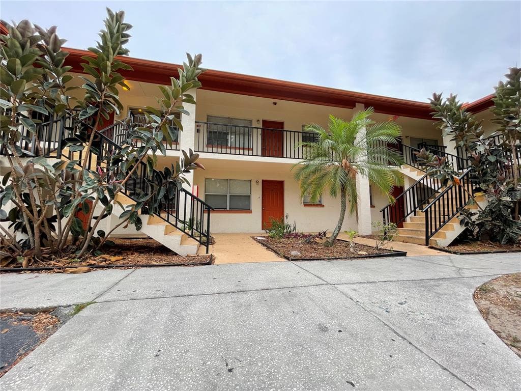 1767 LEO LANE S UNIT 204 CLEARWATER, FL 33755