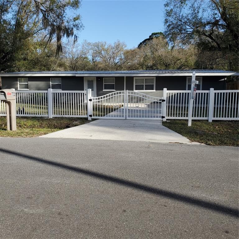 732 TRENTON ROAD LAKELAND, FL 33815