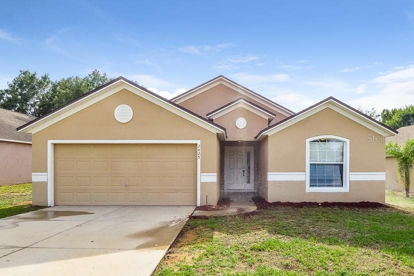 2425 MERRY ROAD TAVARES, FL 32778