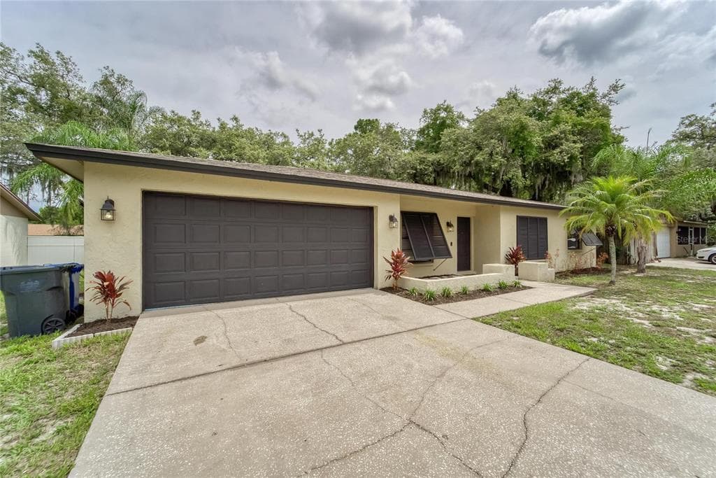 739 ISLETON DRIVE BRANDON, FL 33511