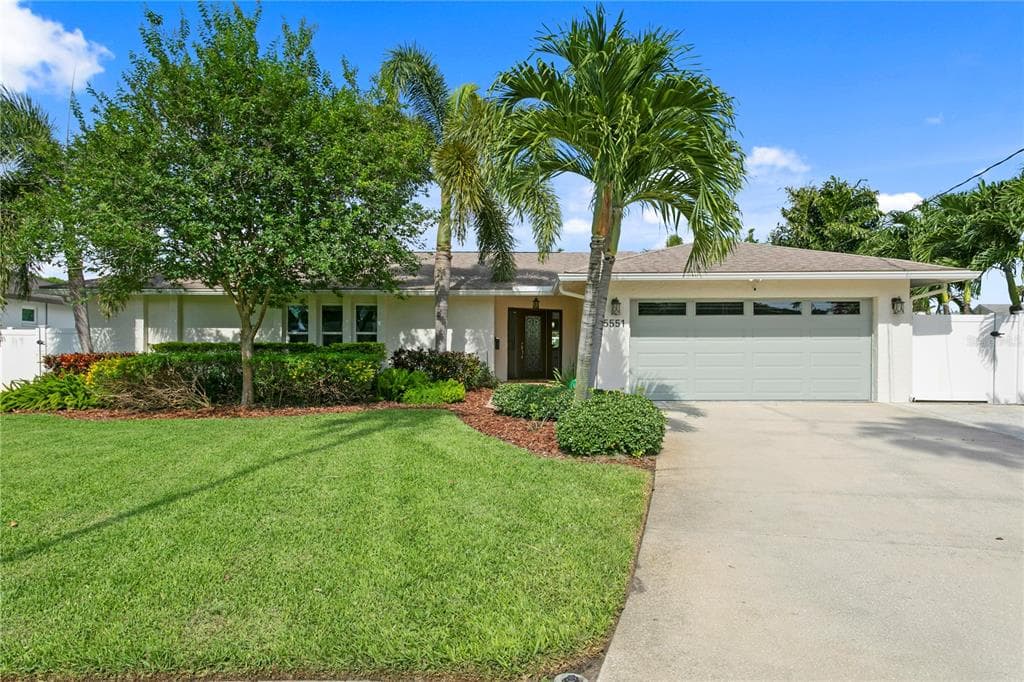 5551 BAYOU GRANDE BOULEVARD NE ST PETERSBURG, FL 33703