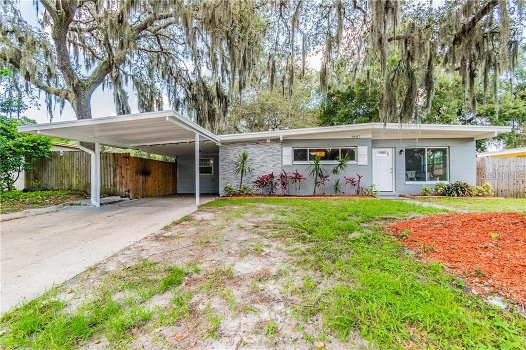 1907 E BROAD STREET TAMPA, FL 33610