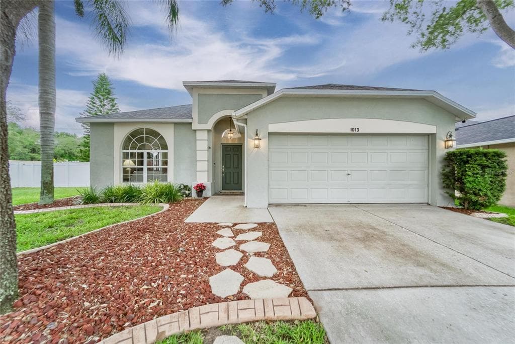 1013 GRAND CANYON DRIVE VALRICO, FL 33594