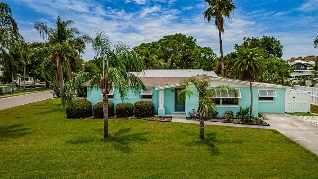 17548 2ND STREET E REDINGTON SHORES, FL 33708