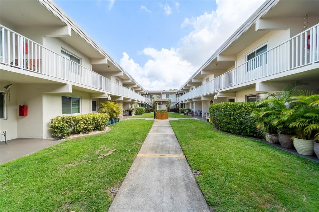 6700 1ST AVENUE S UNIT 105 ST PETERSBURG, FL 33707