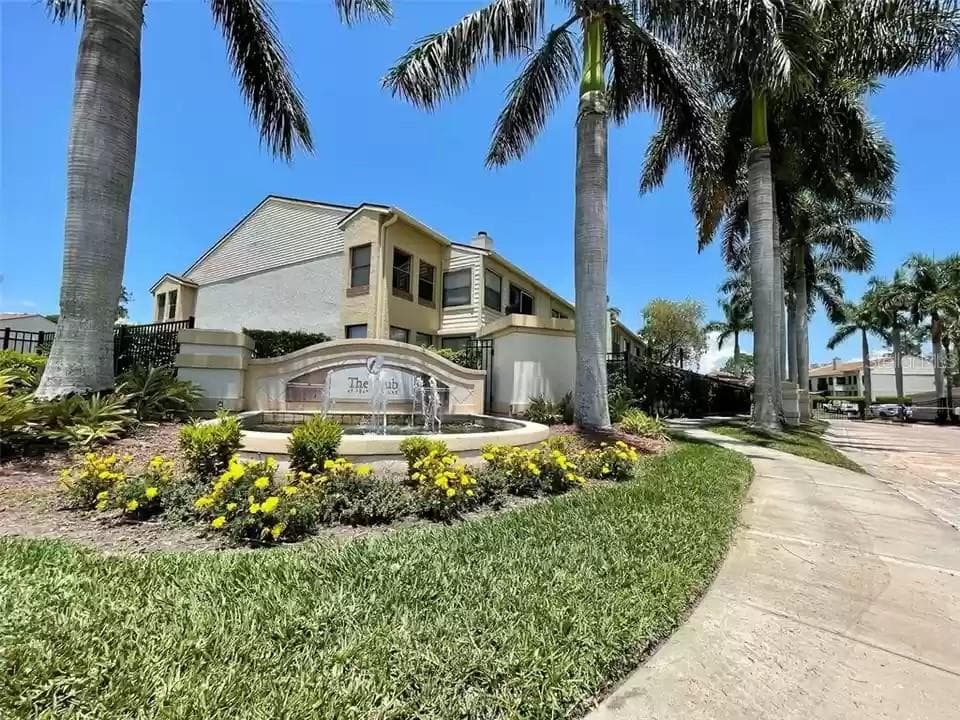 2073 SKIMMER COURT W UNIT 223 CLEARWATER, FL 33762