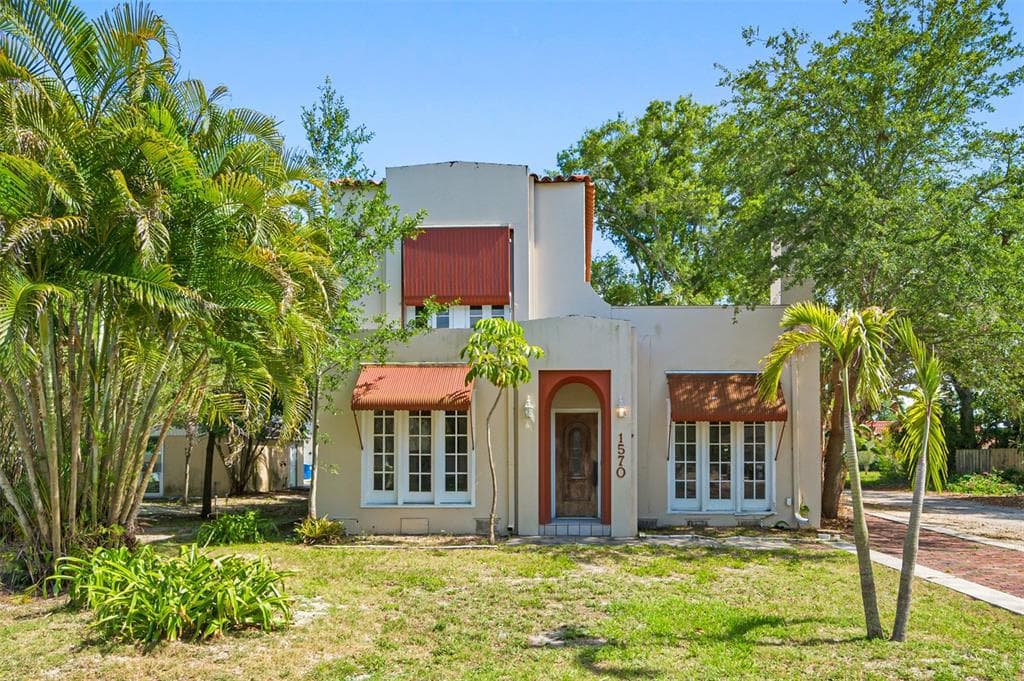 1570 48TH AVENUE N ST PETERSBURG, FL 33703