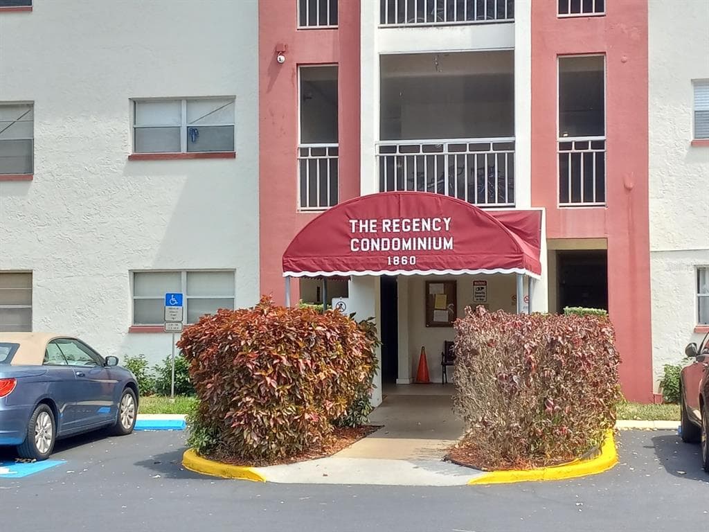 1860 MASSACHUSETTS AVENUE NE UNIT 110 ST PETERSBURG, FL 33703