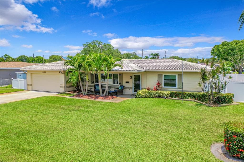 5009 61ST LN N KENNETH CITY, FL 33709