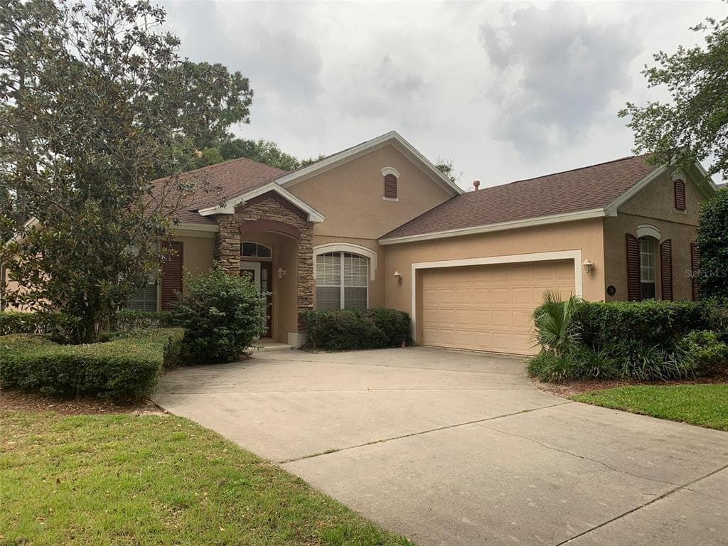 320 W LAKE VICTORIA CIRCLE DELAND, FL 32724