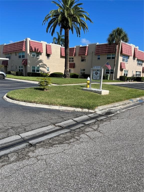 10033 64TH AVENUE N UNIT 17 ST PETERSBURG, FL 33708