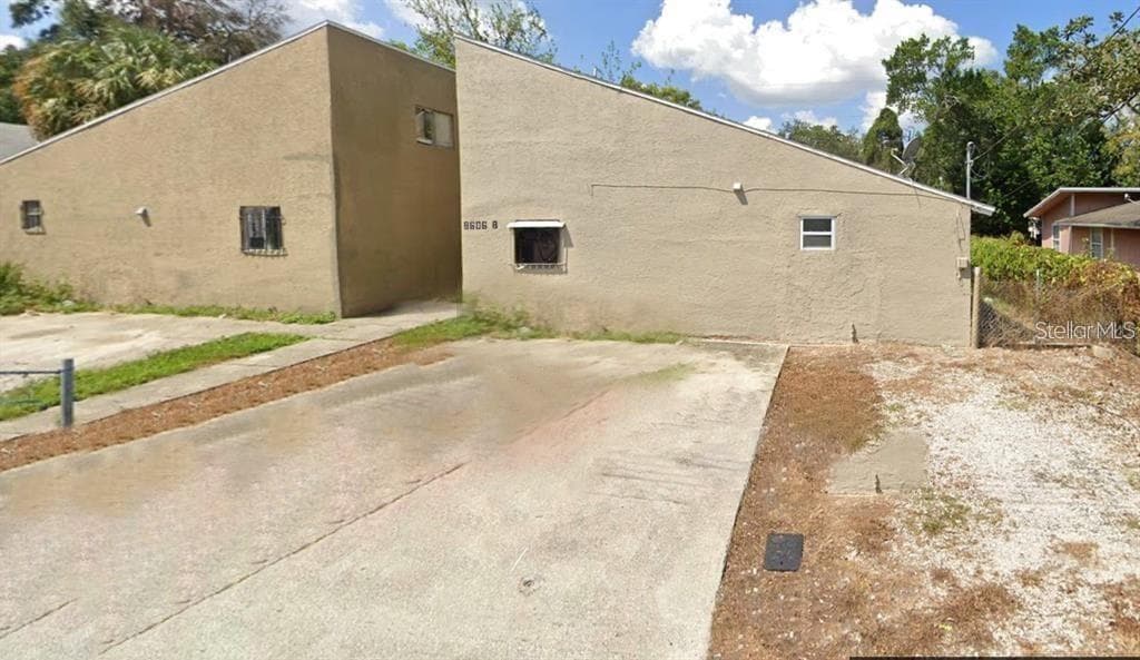 8606 N SEMMES STREET UNIT B TAMPA, FL 33604