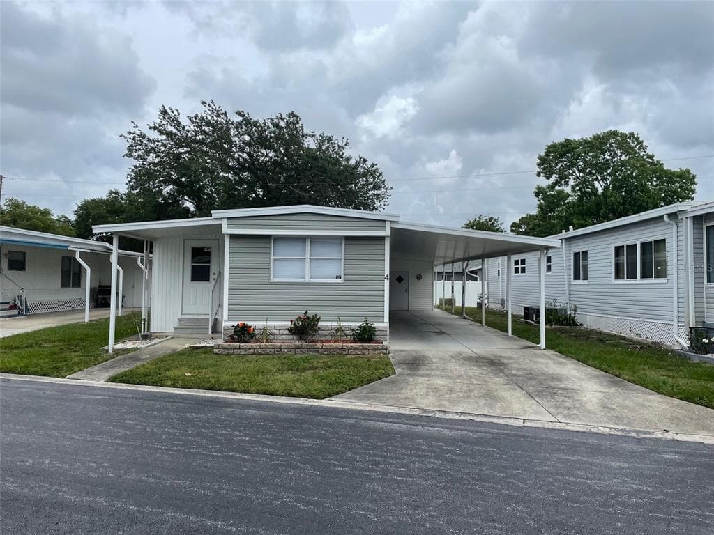 9790 66TH STREET N UNIT 4 PINELLAS PARK, FL 33782