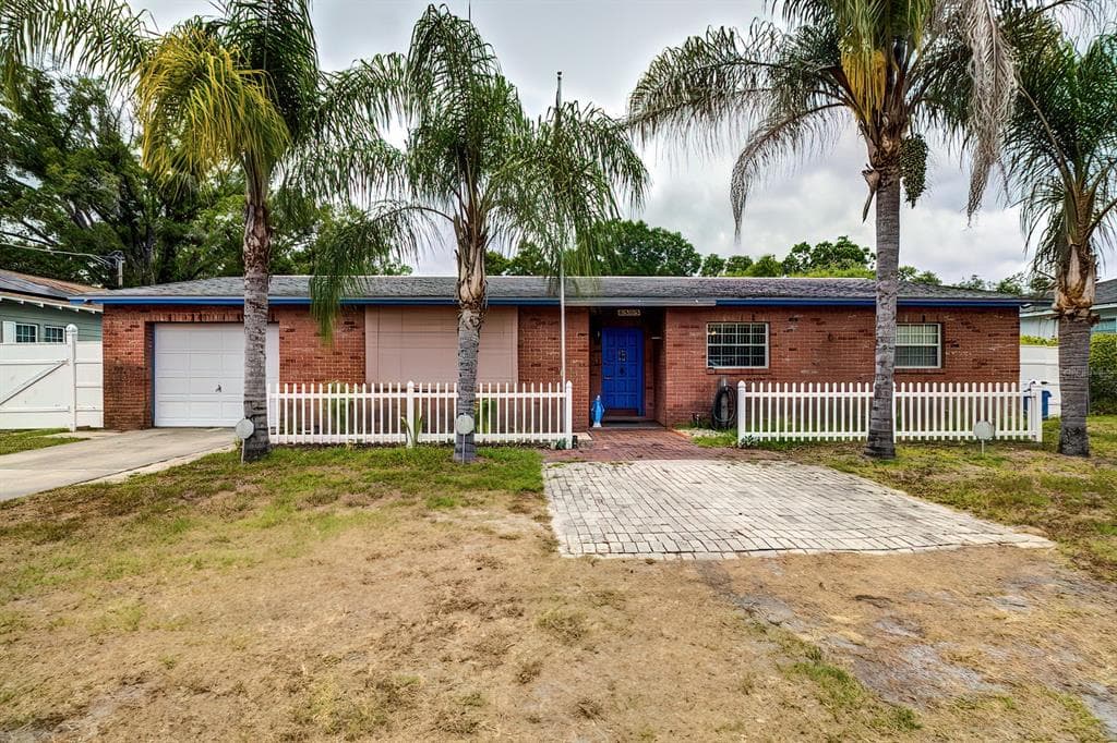 8505 TWIN LAKES BOULEVARD TAMPA, FL 33614