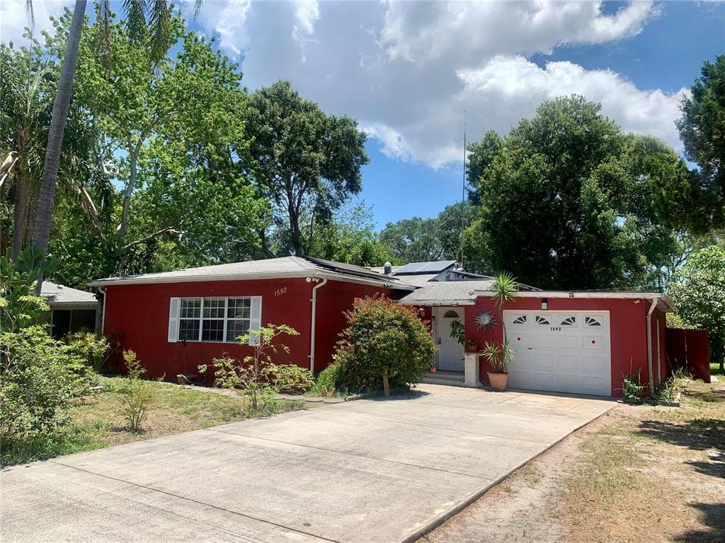 1592 CANTERBURY ROAD N ST PETERSBURG, FL 33710