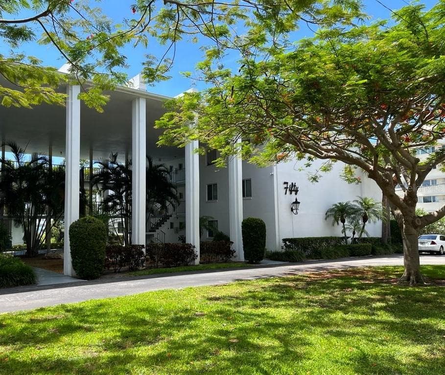 50 HARBOR VIEW LANE UNIT 39 BELLEAIR BLUFFS, FL 33770
