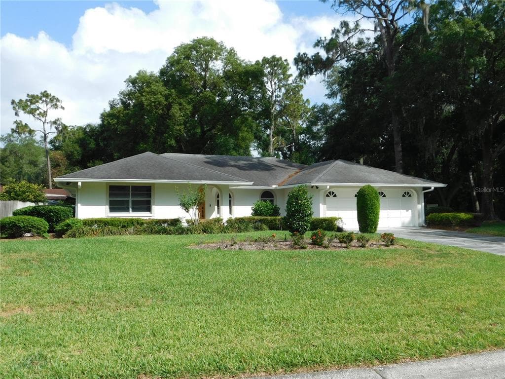 1907 POPLAR COURT