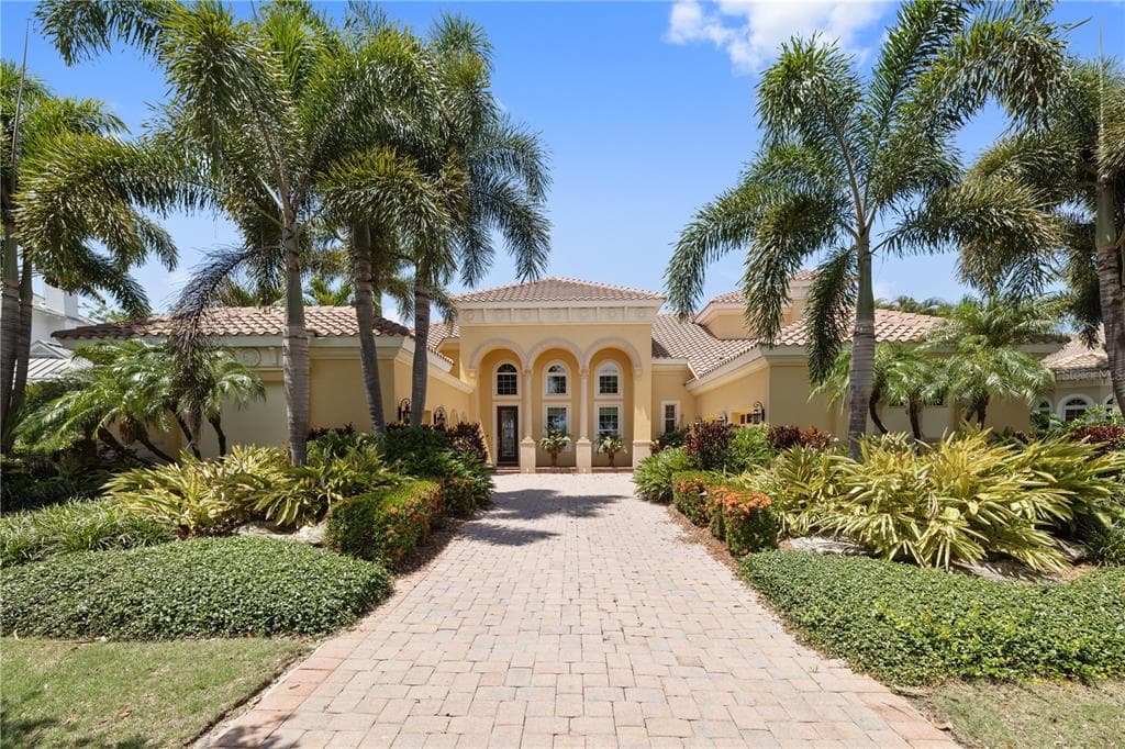 606 BALIBAY ROAD APOLLO BEACH, FL 33572