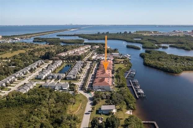 1056 PASEO DEL RIO NE ST PETERSBURG, FL 33702