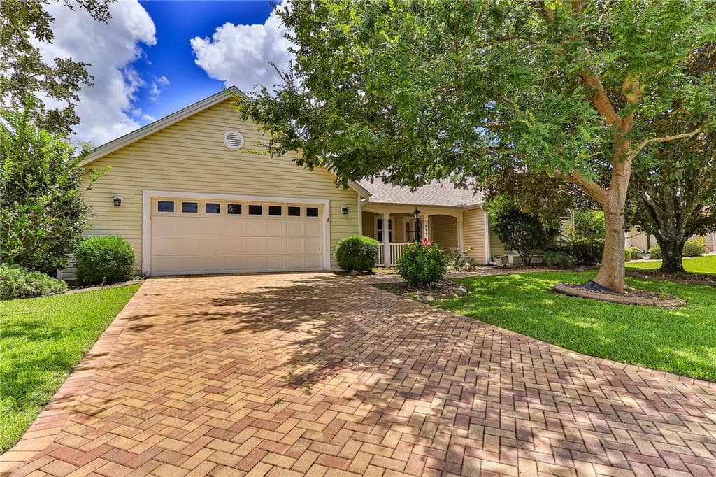 533 SEVILLA PLACE LADY LAKE, FL 32159