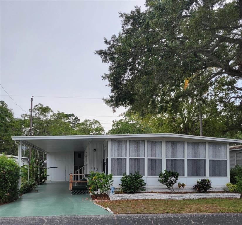 585 SKY HARBOR DRIVE UNIT 122 CLEARWATER, FL 33759