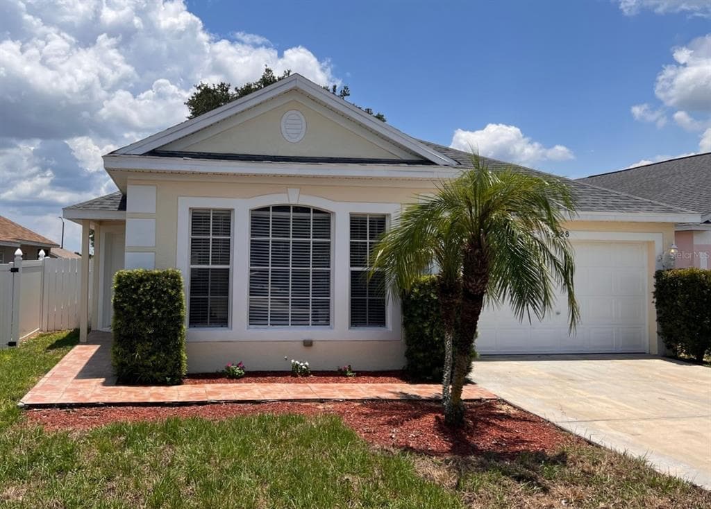 828 ROLLINS DRIVE DAVENPORT, FL 33837