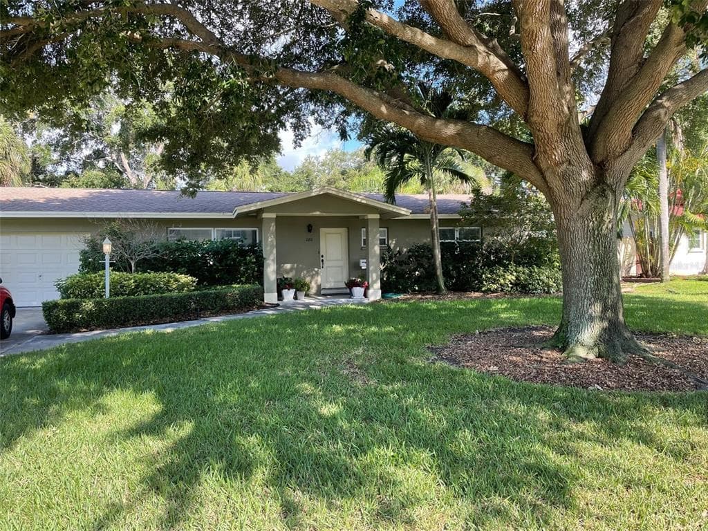 1180 EDEN ISLE BOULEVARD NE ST PETERSBURG, FL 33704