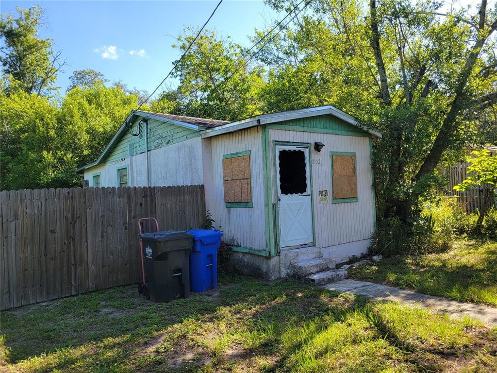 802 E 145TH AVENUE TAMPA, FL 33613