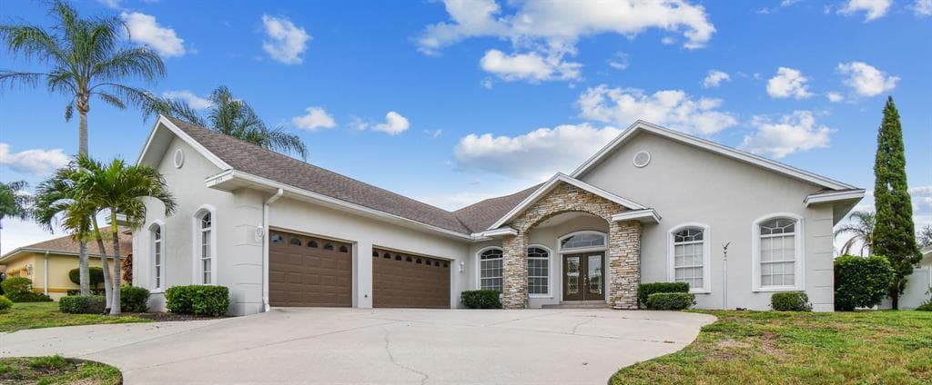 2214 CHESTERFIELD CIRCLE LAKELAND, FL 33813