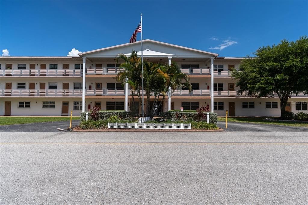6015 19TH STREET N UNIT 309 ST PETERSBURG, FL 33714