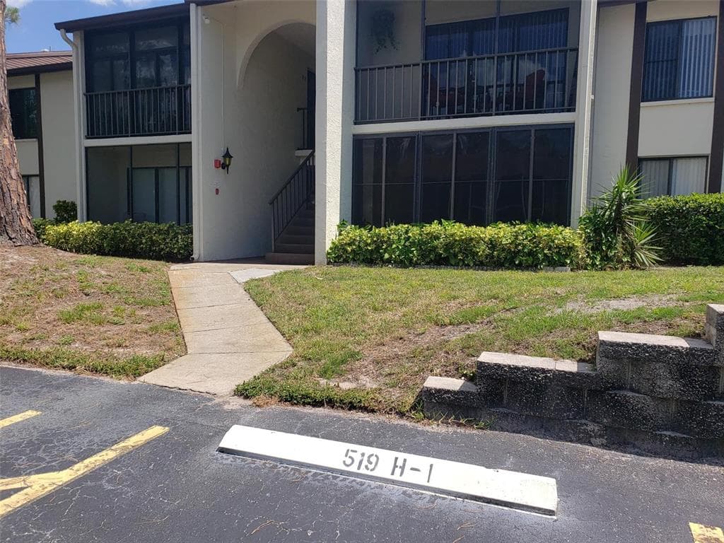 2699 PINE RIDGE WAY E UNIT H1 PALM HARBOR, FL 34684