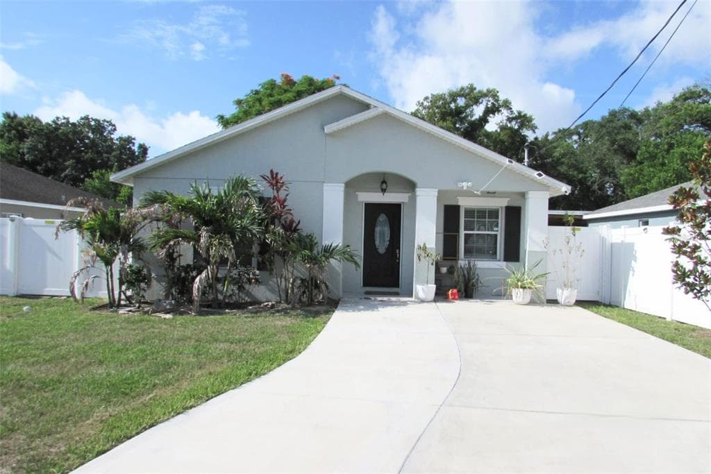811 HOFFMAN BOULEVARD TAMPA, FL 33612