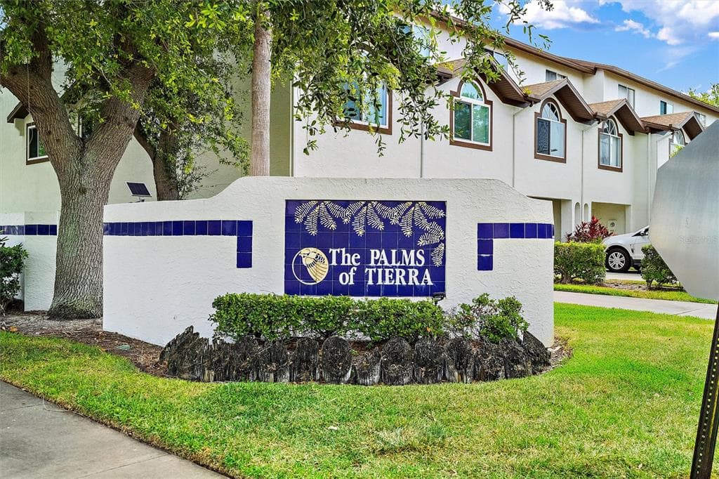 313 MADEIRA CIRCLE TIERRA VERDE, FL 33715