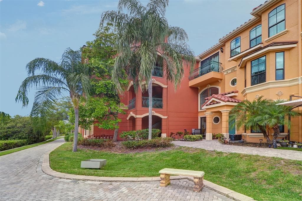 2741 VIA CIPRIANI UNIT 935B CLEARWATER, FL 33764