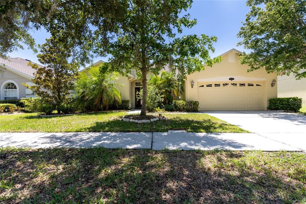 10816 BREAKING ROCKS DRIVE TAMPA, FL 33647