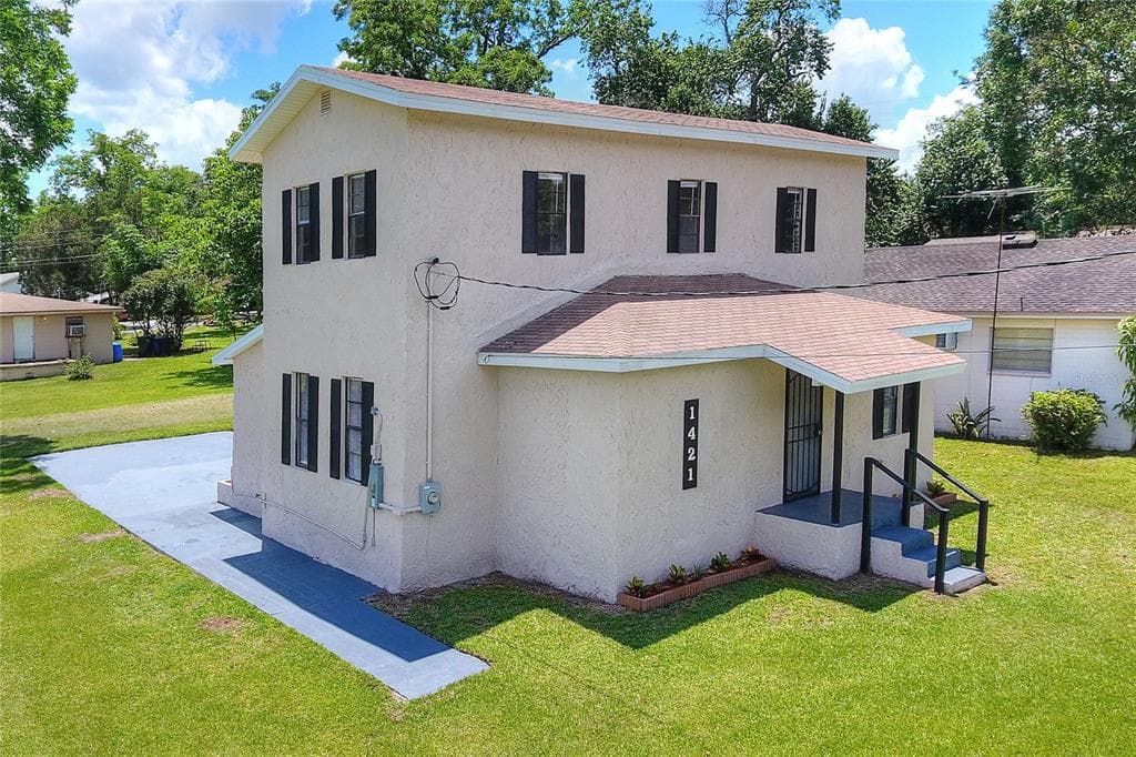 1421 AMOS AVENUE LAKELAND, FL 33805