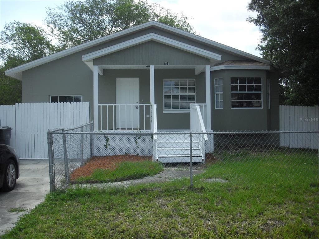 718 OAK STREET SW RUSKIN, FL 33570