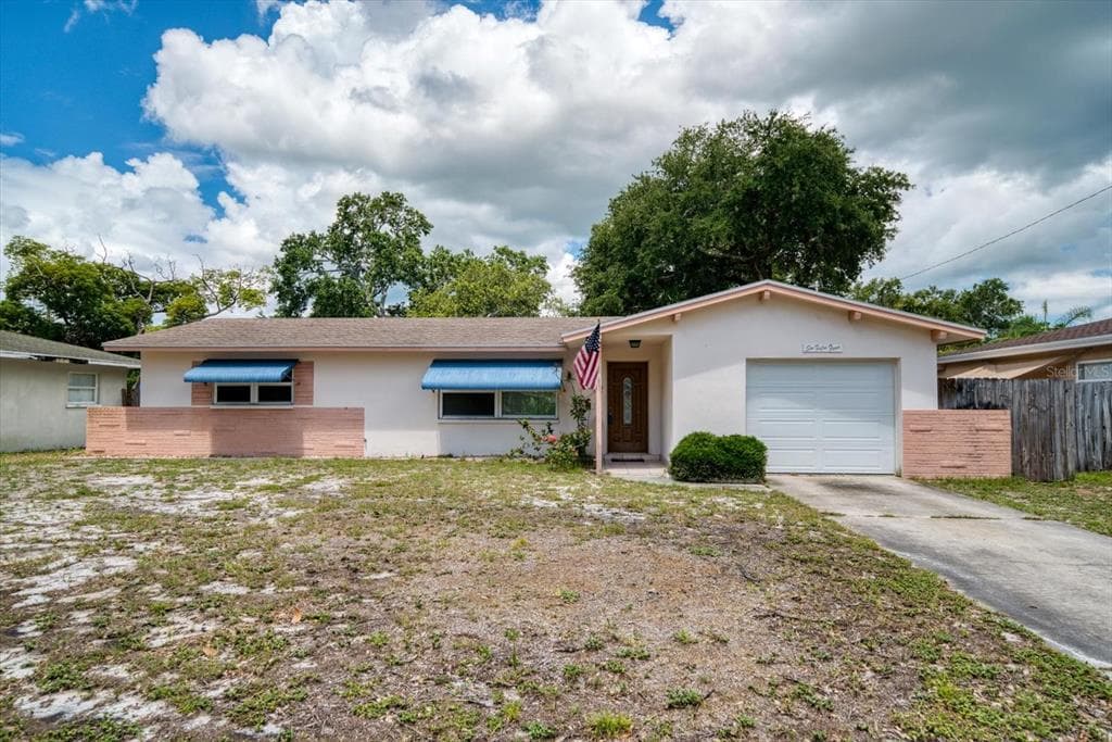 654 CIRCLE DRIVE W LARGO, FL 33770