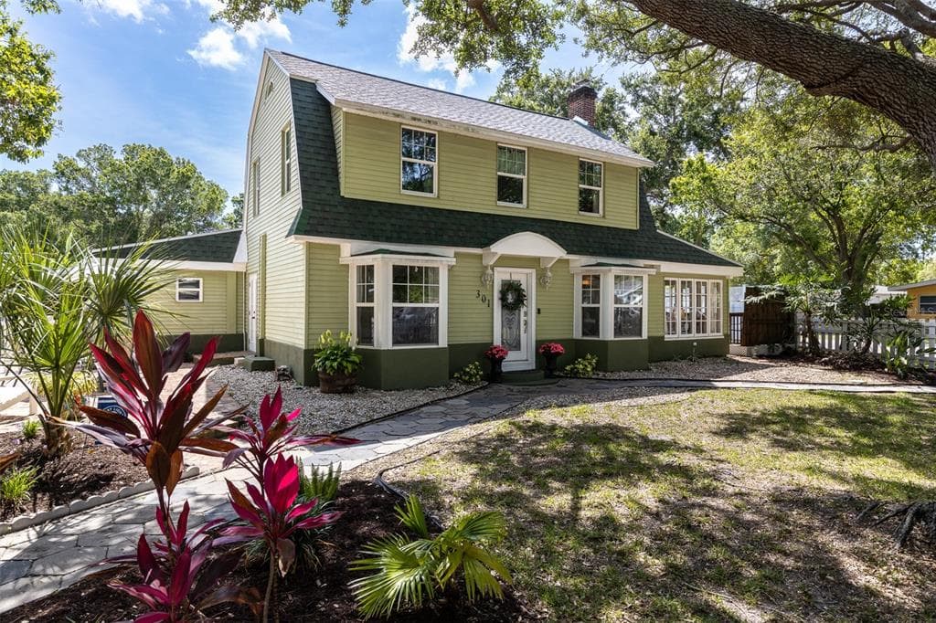 301 81ST AVENUE NE ST PETERSBURG, FL 33702