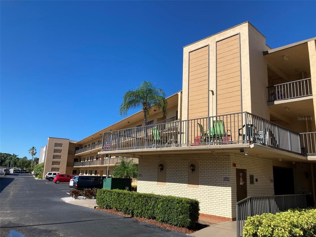 5980 TERRACE PARK DRIVE N UNIT 211 ST PETERSBURG, FL 33709