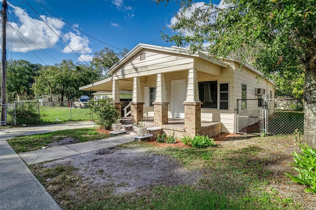 1106 E DR MARTIN LUTHER KING JR BOULEVARD